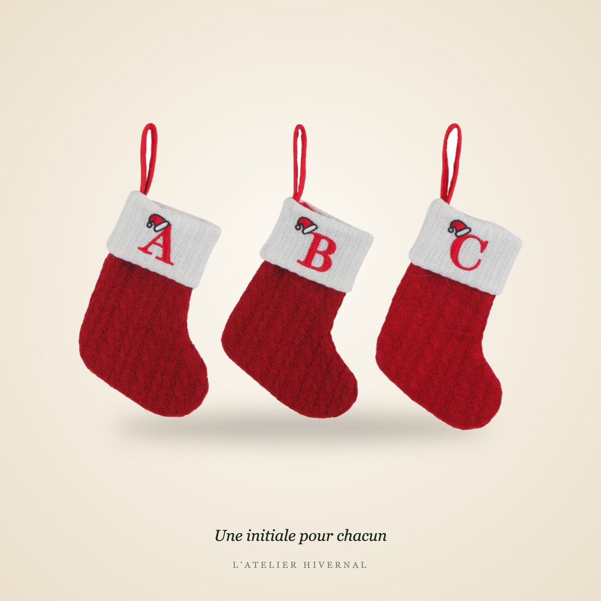 Trois mini-chaussettes à initiale